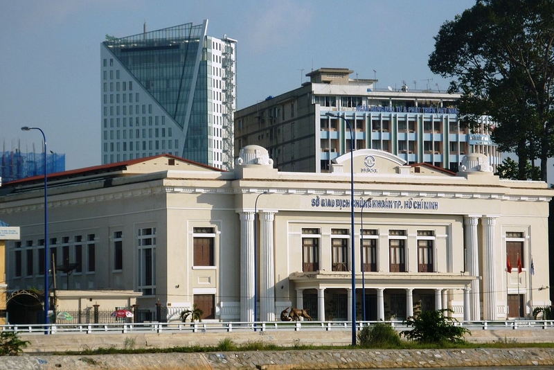 越南HOSE证券交易所今年上半年税后利润突破增长至3100亿越盾