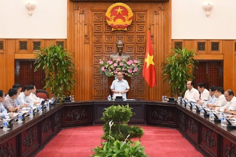 越南政府总理阮春福：石油与天然气行业应坚定信心迎难而上实现稳步发展