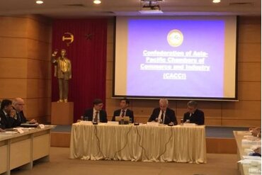 “越南企业与亚太工商总会成员企业” 对接会在河内举行