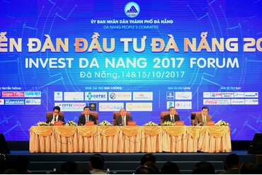 阮春福总理出席2017年岘港市投资论坛