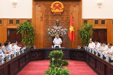 越南政府总理阮春福：石油与天然气行业应坚定信心迎难而上实现稳步发展