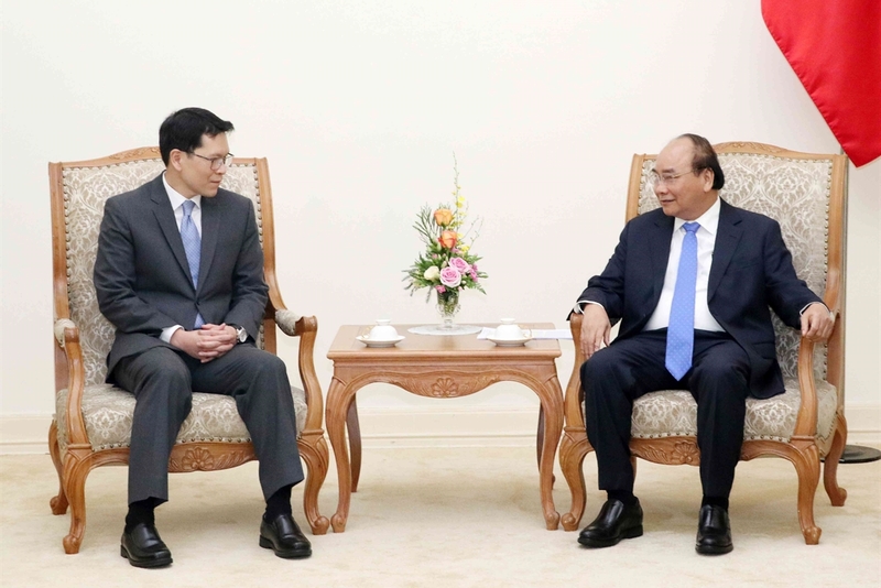 越南政府总理阮春福会见泰国央行行长
