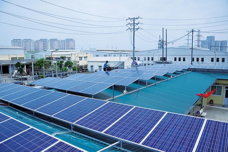 两家价值2.5万亿越盾的太阳能发电站在越南富安省动工