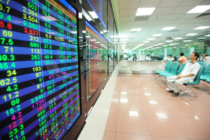 BẢN TIN THỊ TRƯỜNG  NGÀY 04/11/2019: VCB và FPT cùng “vượt đỉnh”, VN-Index bứt phá gần 7 điểm trong phiên đầu tuần