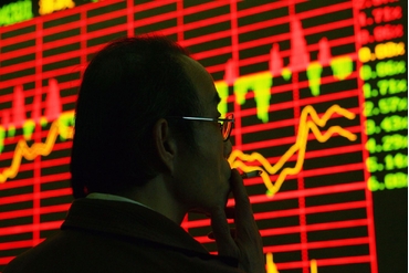 BẢN TIN THỊ TRƯỜNG NGÀY 18/02/2020: Nhóm VinGroup và Sabeco tiếp tục giảm sâu, Vn-Index mất thêm gần 7 điểm