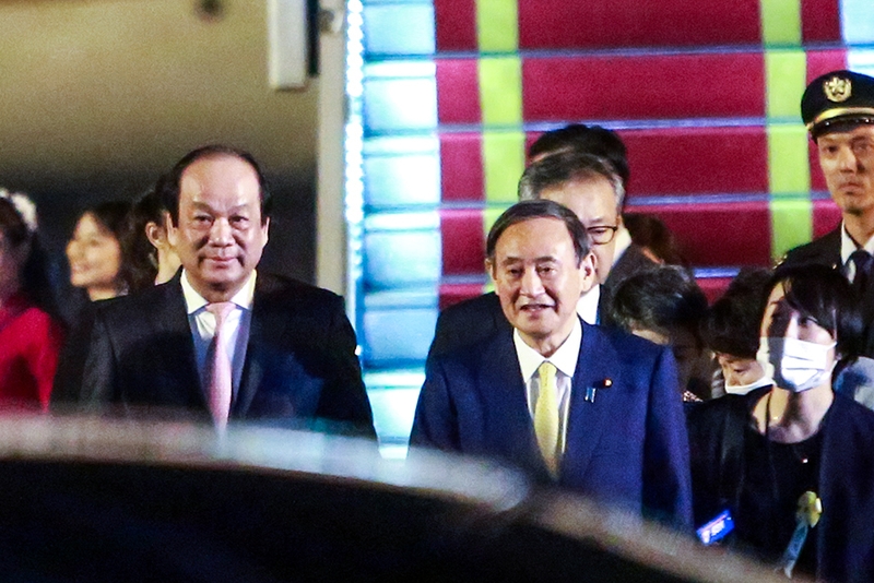 日本首相抵达河内，开始对越南进行正式访问