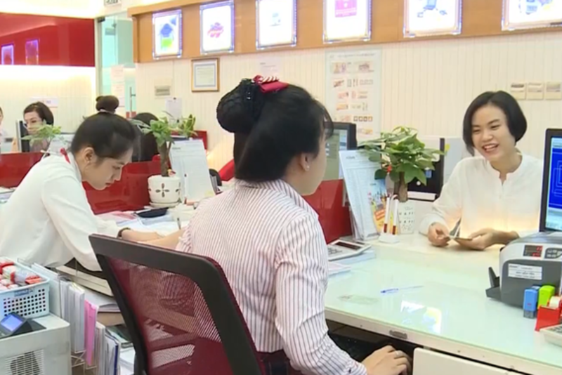 在2021年第一季度内，所有银行都必须在越南证券市场挂牌交易