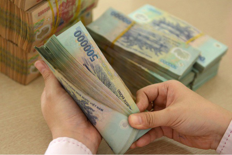 越南：存款利率下降,资金流是否将转移到房地产和证券市场？