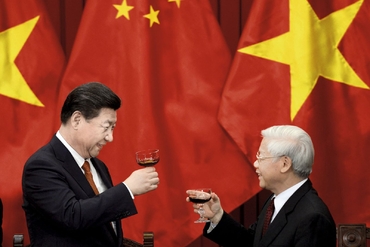 习近平同越共中央总书记阮富仲通电话
