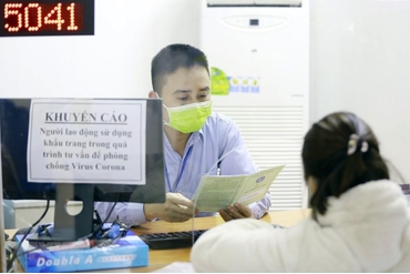 越南全国834万名受疫情影响劳动者获得失业保险基金的资金支持
