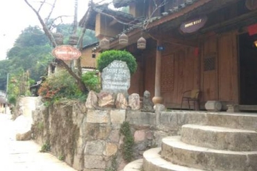 由于COVID-19疫情，旅游业每天损失375万美元