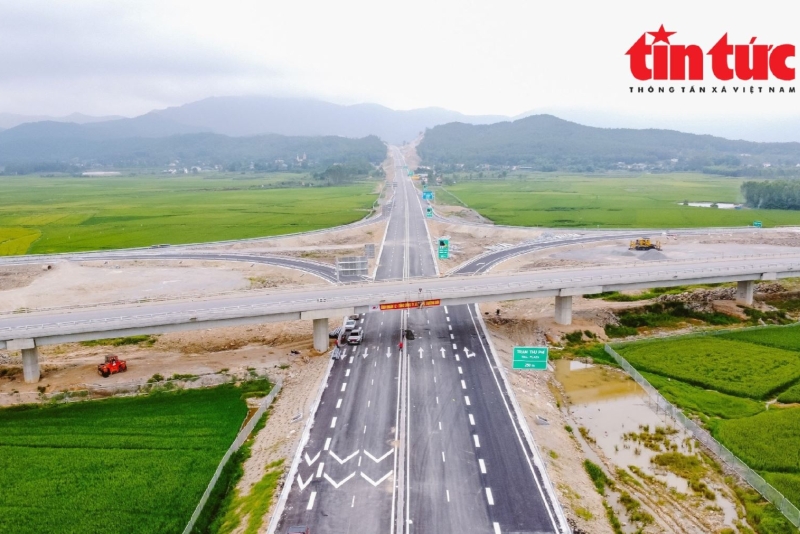 从越南中央预算收入向南北高速公路额外拨发6.3万亿越盾