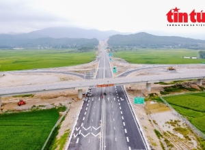 从越南中央预算收入向南北高速公路额外拨发6.3万亿越盾